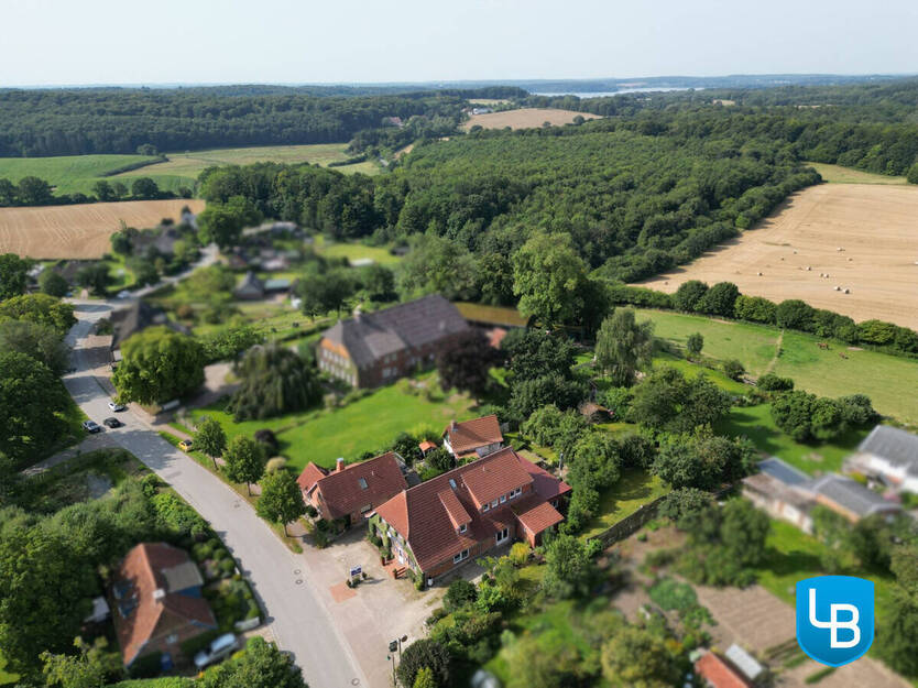 Hoteliers aufgepasst: Modernisierter Landgasthof mit Gästezimmern und separatem Wohnhaus 1 zimmer