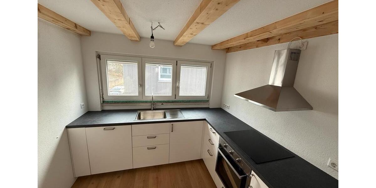 Frisch sanierte 4-Zimmer-Dachgeschosswohnung mit Gartenanteil 4 zimmer