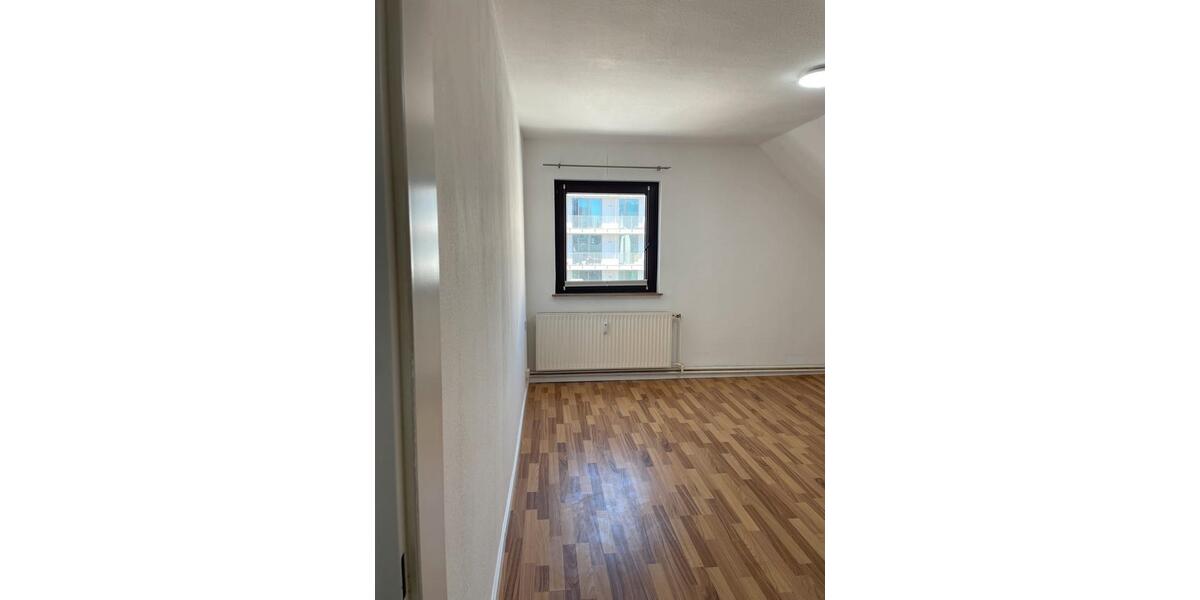 Dachgeschoßwohnung Bremerhaven Geestemünde - 3.5 Zimmer, 77 m&sup2;, 650&euro; | Angebot:26398586