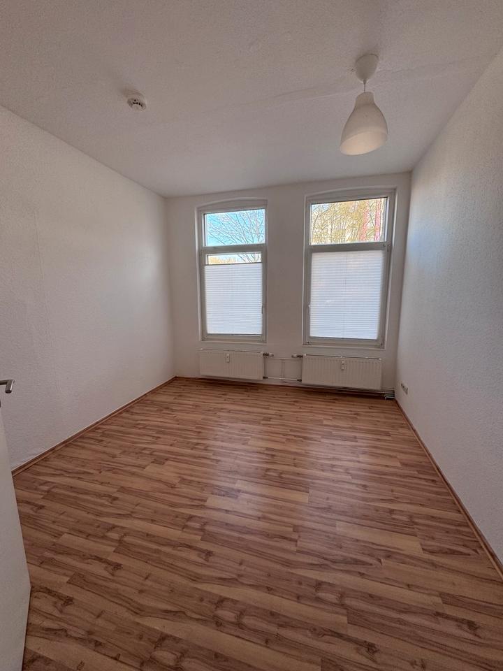 Helle 5-Zimmer Wohnung in zentraler Lage-perfekt für eine WG