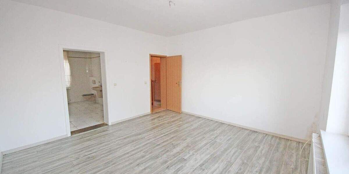 großes Reihenmittelhaus in BTF-Wolfen OT Greppin - auch für 2 Generationen geeignet 1 zimmer