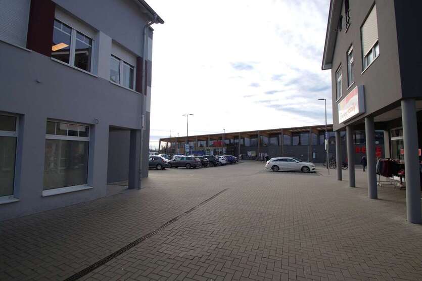 Hochfrequentierte 150m²-Gewerbefläche in Dessau-Roßlau: Ideal für Apotheke oder Fachhandel! zimmer