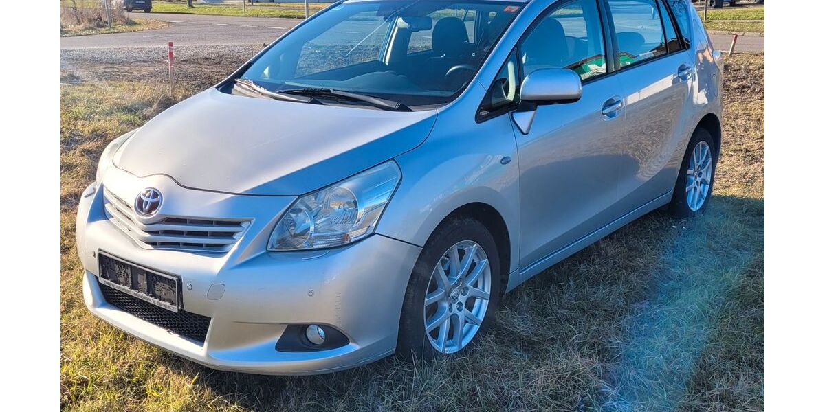 Toyota Verso 205.000 km 4.390 &euro; Breisach 79206