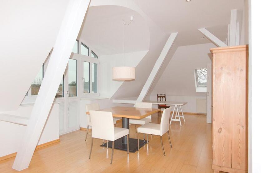 Traumhaft schöne, moderne Dachgeschoss-Wohnung