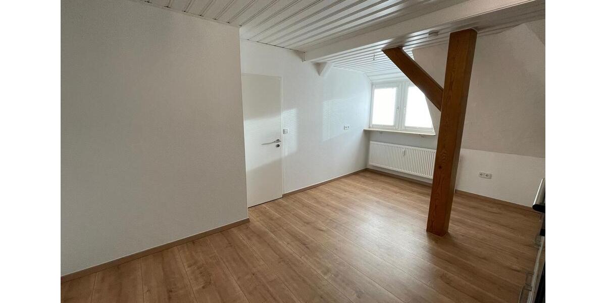 Dachgeschoßwohnung Eberbach - 2.5 Zimmer, 99 m&sup2;, 199.000&euro; | Angebot:26705696
