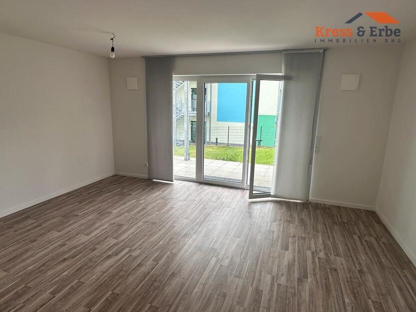 Moderne 2-Zimmer-Wohnung mit Einbauküche, Garten & Stellplätzen in zentraler Lage von Schlüchtern zimmer