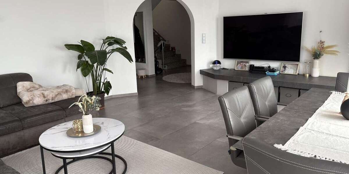 Einfamilienhaus Bergneustadt - 7 Zimmer, 240 m&sup2;, 570.000&euro; | Angebot:26333568