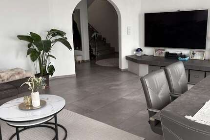 Haus Bergneustadt - 7 Zimmer, 240 m&sup2;, 570.000&euro; | Angebot:26333568