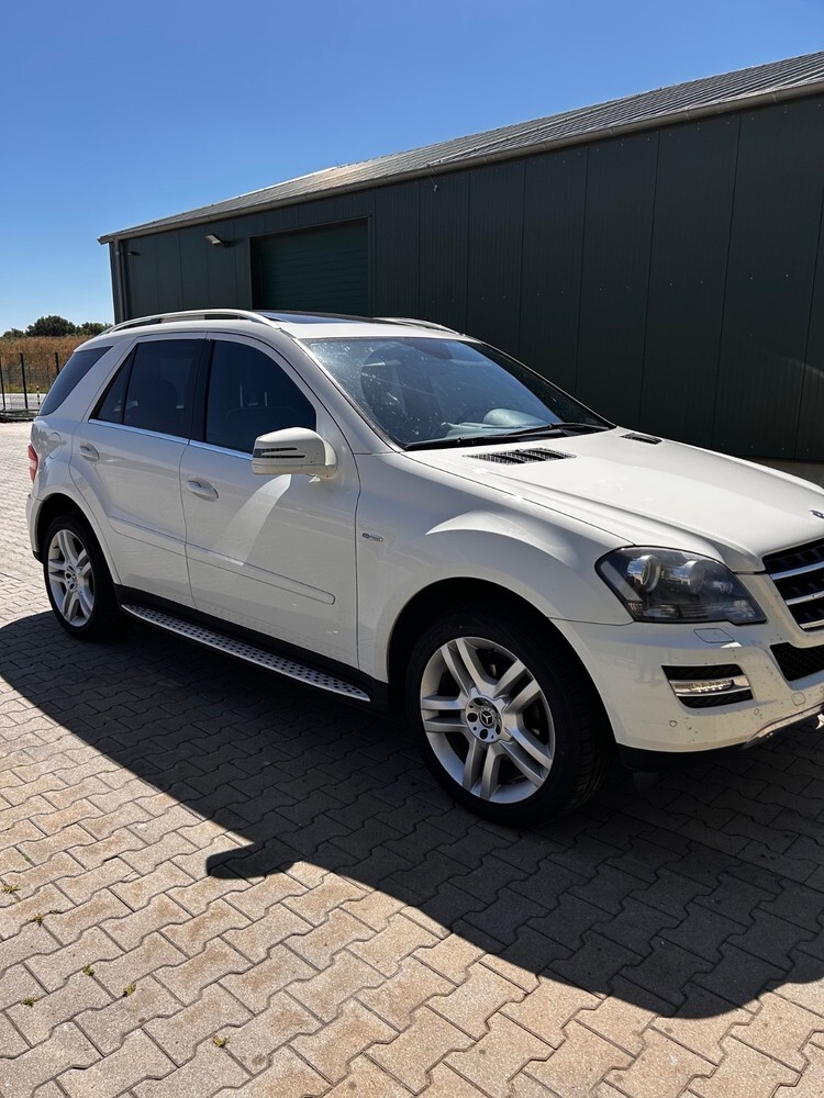 Mercedes-Benz ML 300 CDI 4 Matic 249.000 km 14.900 € Cloppenburg 49661