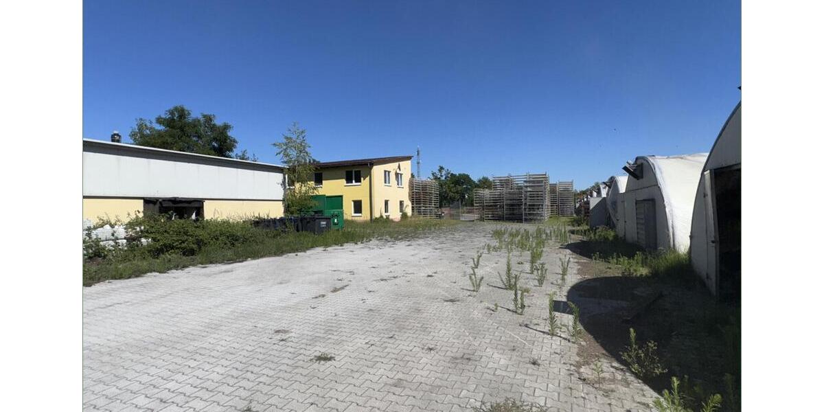 Bürogebäude mit Lagerhalle und Außenlagerflächen in attraktiver Lage zimmer