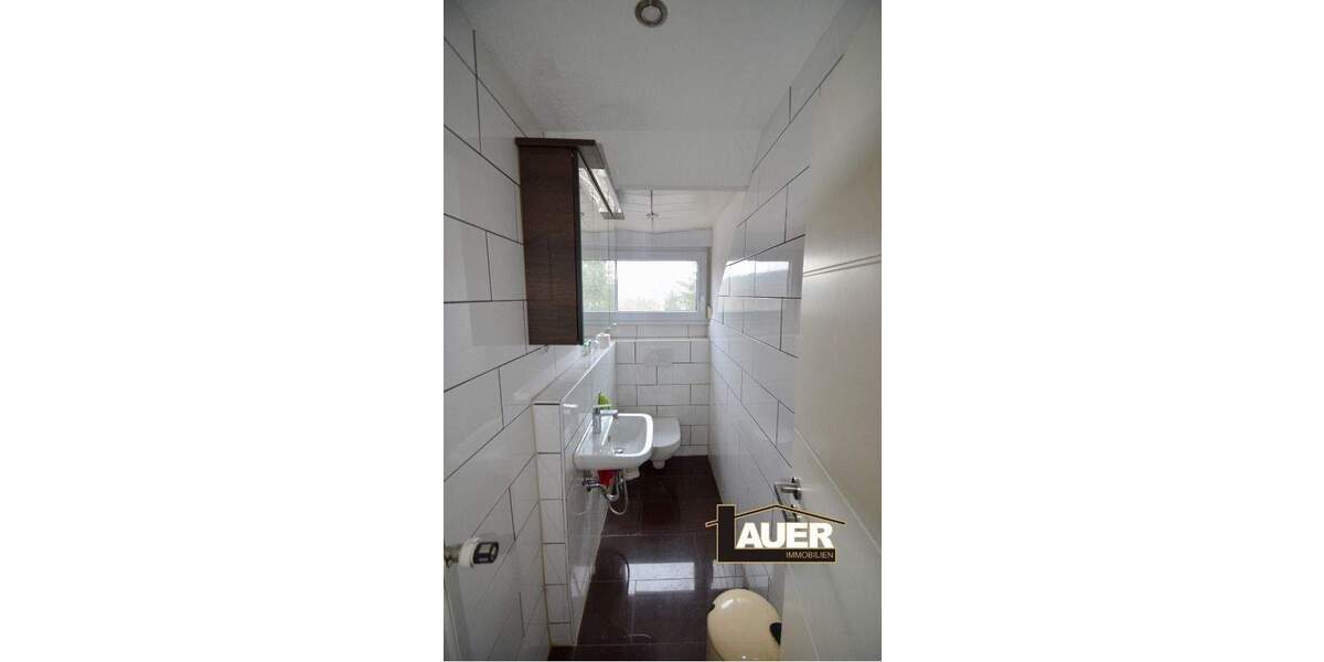 Doppelhaushälfte mit großem Garten in Saabrücken zu Verkaufen. 6 zimmer