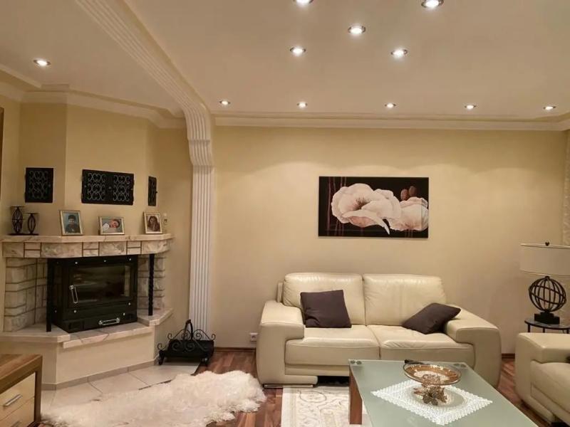 ObjNr:19320 - Topp Wohnen im sanierten EFH mit ELW, Terrasse, Garten und Schwimmbad in LU-Mundenheim 7 zimmer