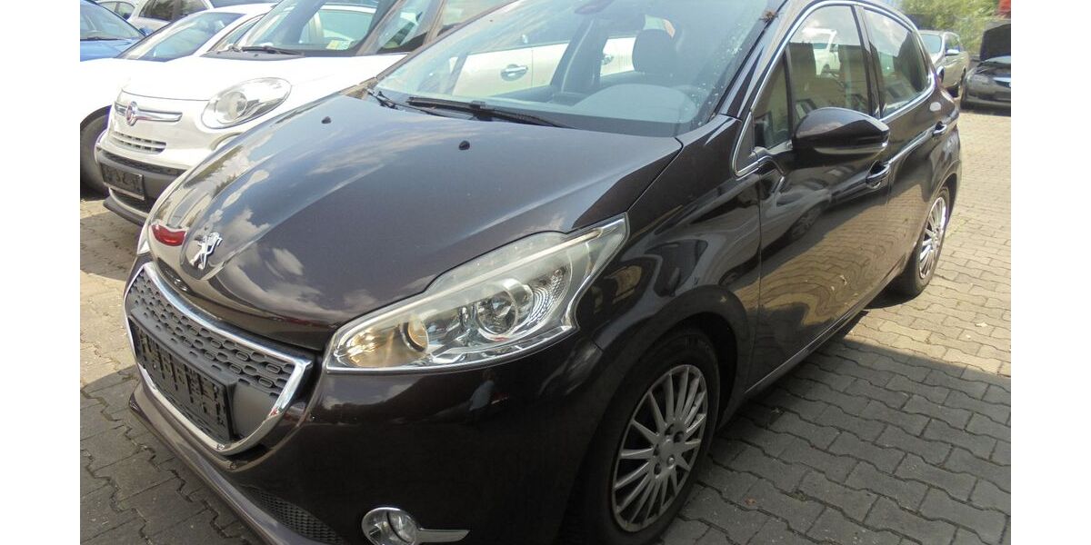 Peugeot 208 43.865 km 5.299 &euro; Regensburg 93055
