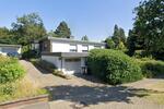 Freistehender Bungalow mit großem Grundstück, provisionsfrei