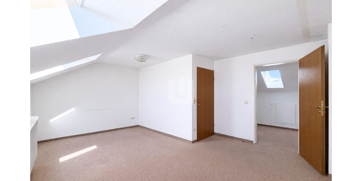 WINDISCH - Renovierungsbedürftiges RMH in familienfreundlicher Lage - für den Käufer provisionsfrei! - Reihenmittelhaus Olching / Geiselbullach Geiselbullach | Angebot:25852870