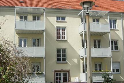 Hell - frisch renoviert - mit Balkon! 3 zimmer