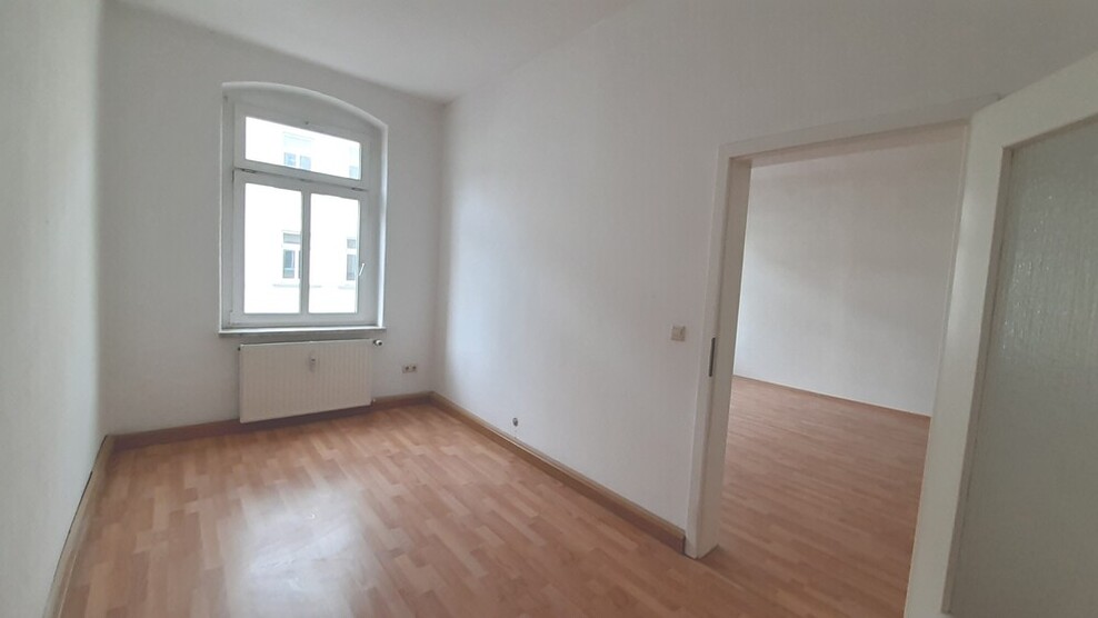 WG-Wohnung mit 4-Zimmern, 2.OG mit 2 Bädern und 2 Küchen in Gera 4 zimmer