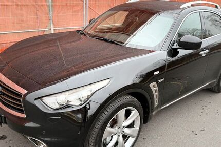 INFINITI QX70 250.000 km 11.999 &euro; Berlin 12057