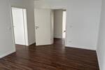 Erstbezug nach Renovierung - 3 ZW im 1. OG mit Balkon zum Innenhof, modernes Tageslichtbad mit Badewanne - ab sofort bezugsbereit