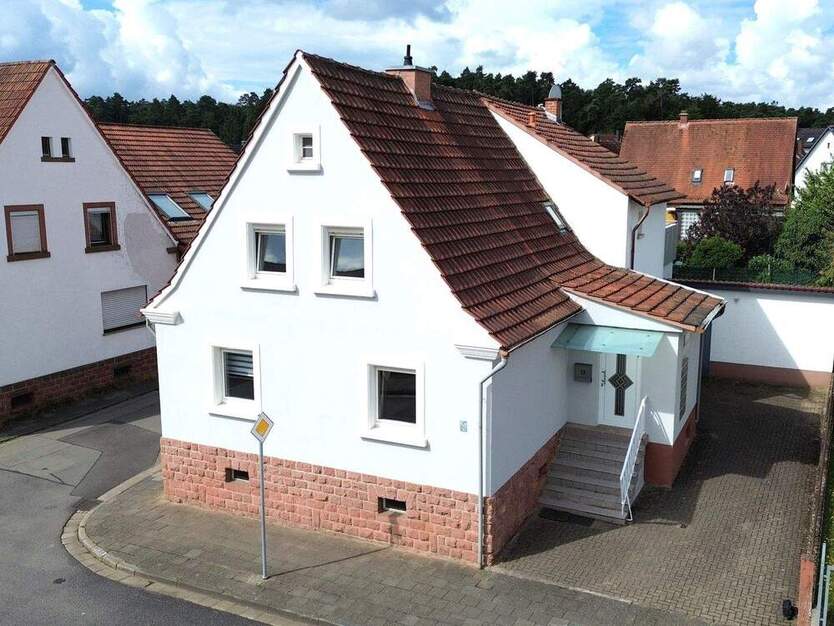 KL- Siegelbach - Modernisiertes Einfamilienhaus mit Doppelgarage, Einzelgarage, Stellplatz u. Garten 6 zimmer