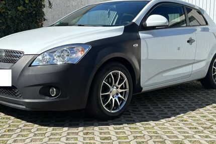 Kia pro ceed / ProCeed 148.000 km 3.450 &euro; Niesky 02906