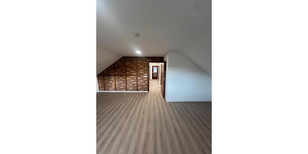 Dachgeschoßwohnung Dörentrup - 2.5 Zimmer, 68 m&sup2;, 400&euro; | Angebot:26391611