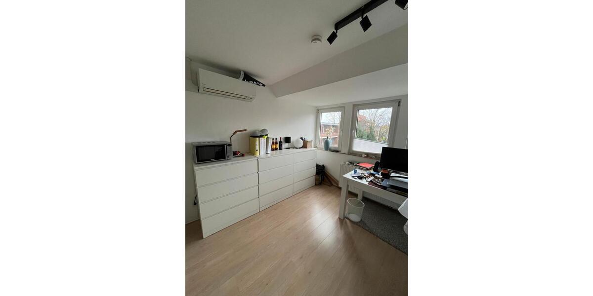 Dachgeschoßwohnung Oldenburg Eversten - 3.5 Zimmer, 80 m&sup2;, 1.100&euro; | Angebot:26415933