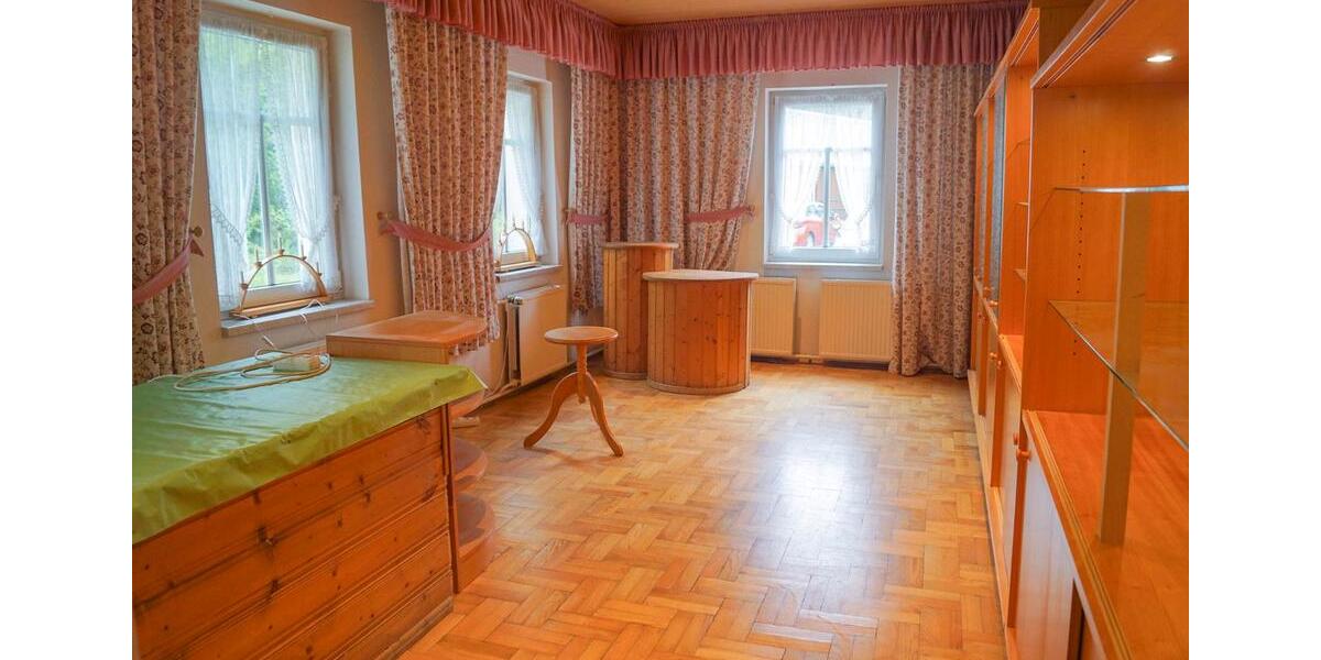 Einfamilienhaus Augustusburg - 18 Zimmer, 1.150 m&sup2;, 295.000&euro; | Angebot:26688886
