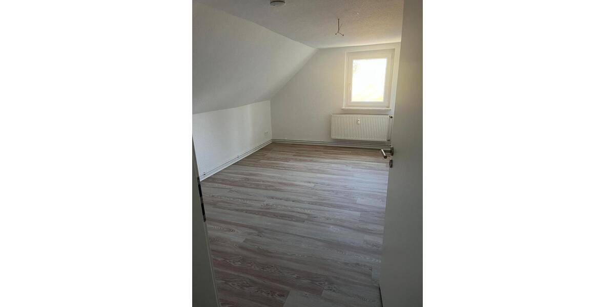 Dachgeschoßwohnung Neustadt-Glewe Glewe - 3 Zimmer, 48 m&sup2;, 267&euro; | Angebot:25367675