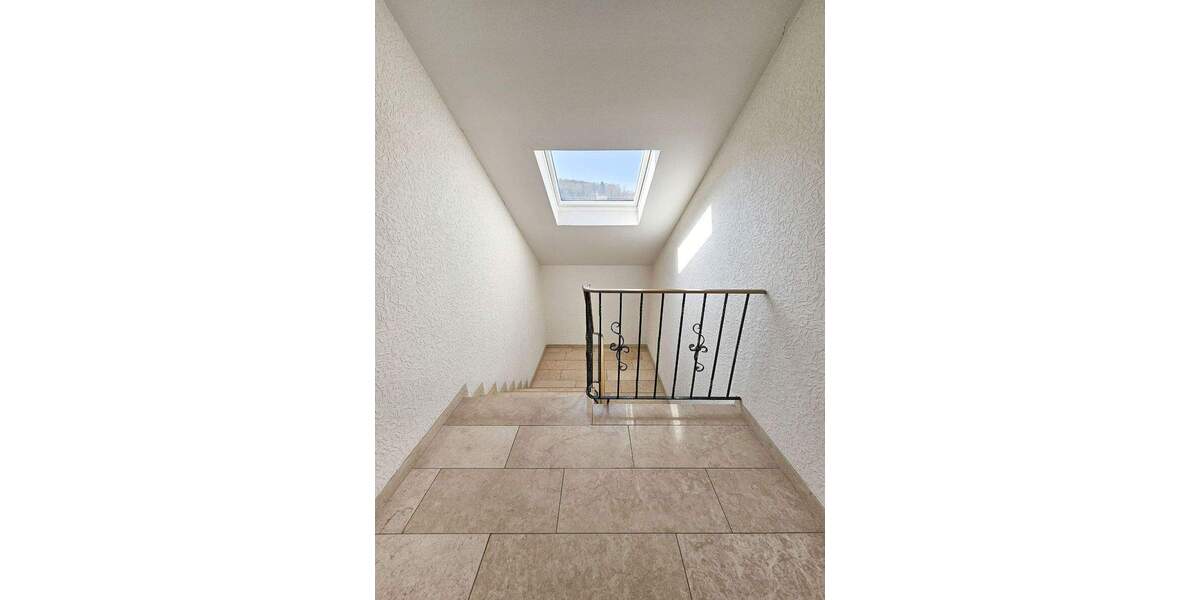 Etagenwohnung Unkel - 2 Zimmer, 73 m&sup2;, 210.000&euro; | Angebot:25476771