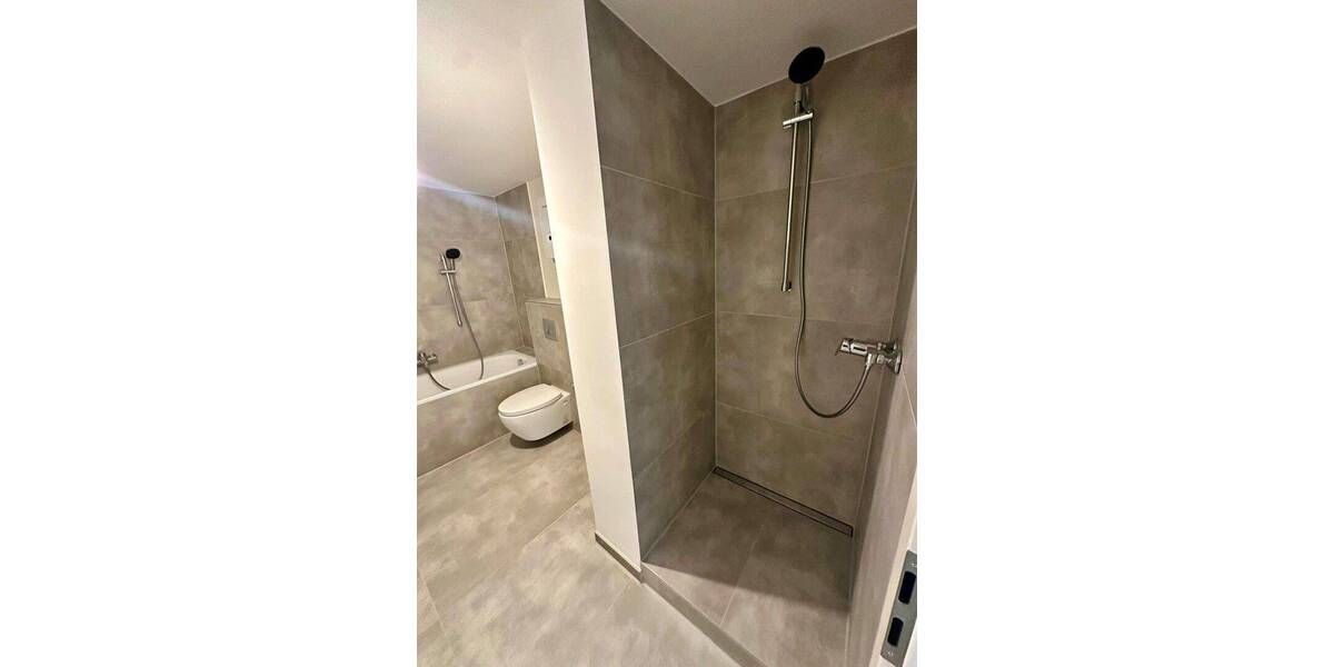 Etagenwohnung Düsseldorf Bilk - 4 Zimmer, 145 m&sup2;, 2.400&euro; | Angebot:26861741