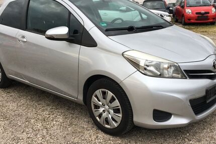 Toyota Yaris 215.000 km 3.399 &euro; Bonn 53227