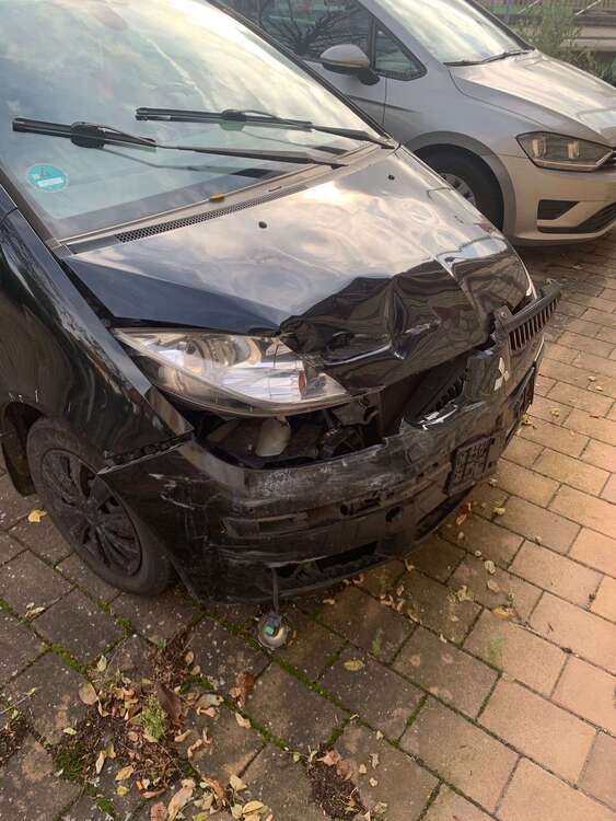 Mitsubishi Colt 243.636 km 700 € Gau Algesheim 55435