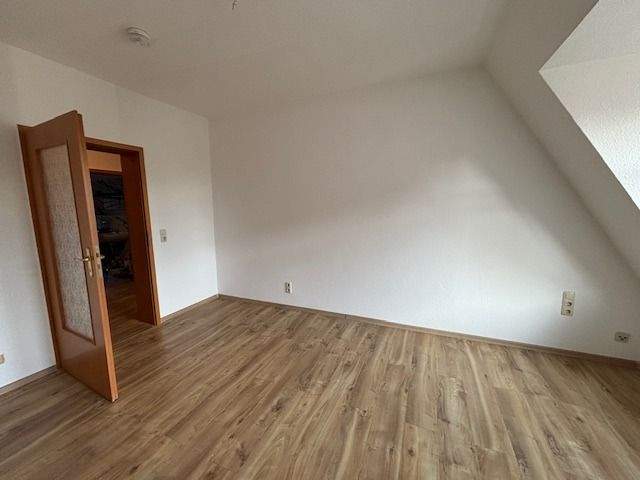 * Dölitz * 2 Zimmer * KücheBad mit Fenster * Wanne * EBK