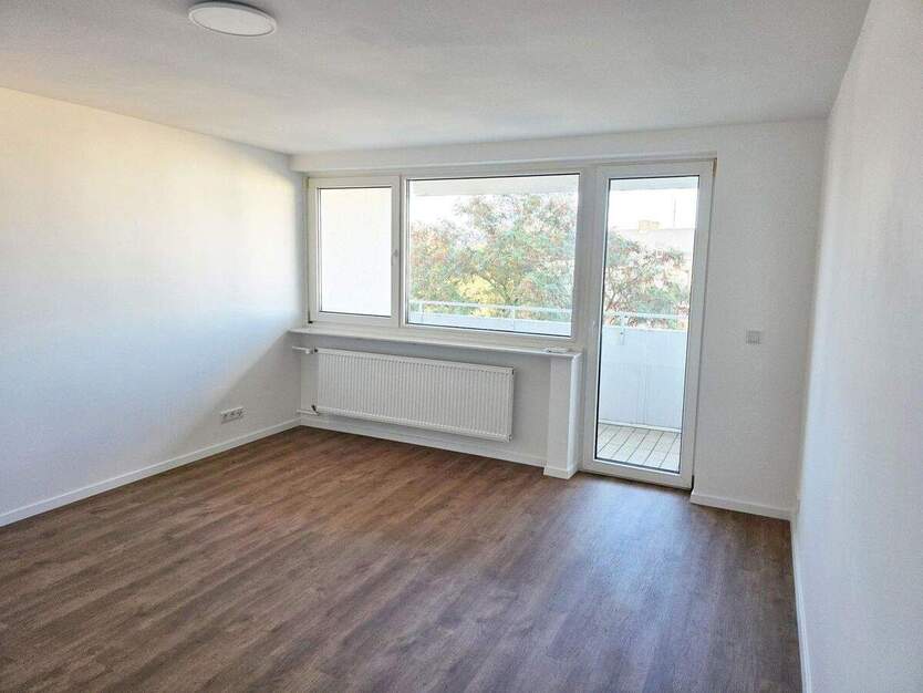 2 Zimmer Wohnung in Fürth komplett renoviert mit Balkon zentrale Lage in Fürth PROVISIONSFREI 2 zimmer