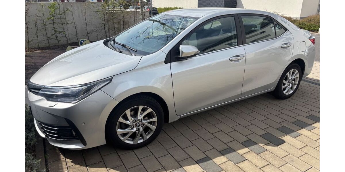 Toyota Corolla 98.000 km 14.800 &euro; MainHausen 63533