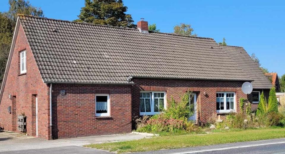 Haus mit 4 Zimmer Küche , Bad . Garten 4 zimmer