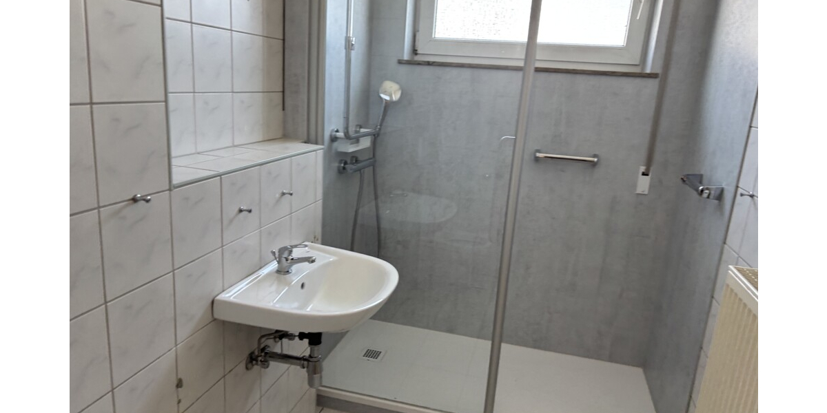 Seniorengerechte 3-Zimmer Eigentumswohnung mit Fahrstuhl und TG 3 zimmer