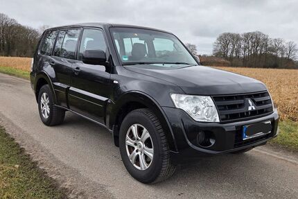 Mitsubishi Pajero 178.000 km 15.900 &euro; Bad Laer 49196