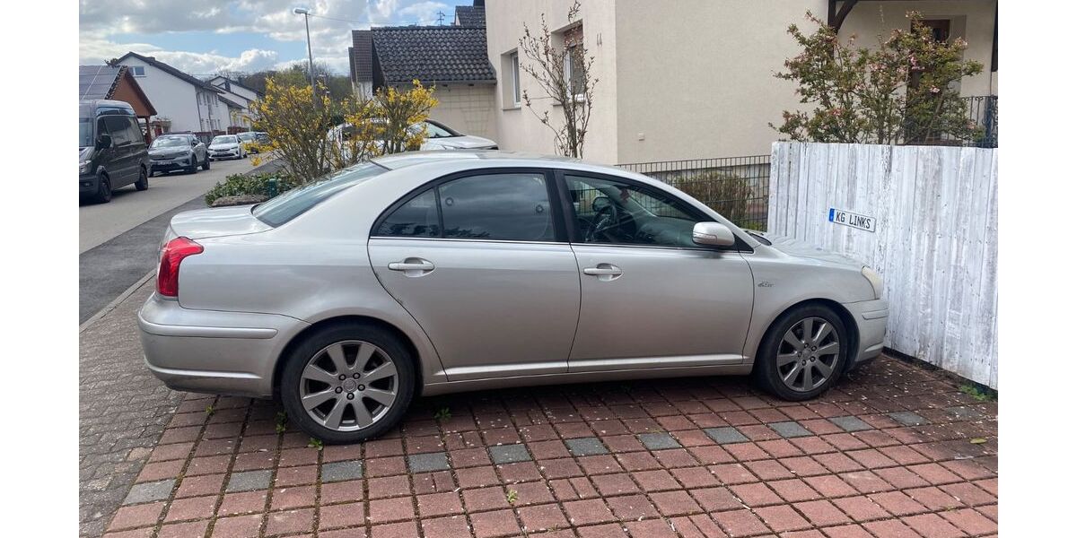 Toyota Avensis 368.000 km 1.450 &euro; Hattersheim 65795