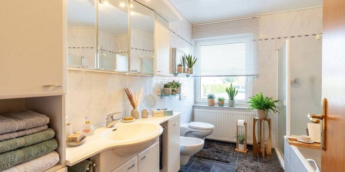 Mehrfamilienhaus, Wohnhaus Gütersloh Spexard - 8 Zimmer, 252 m&sup2;, 580.000&euro; | Angebot:26858733