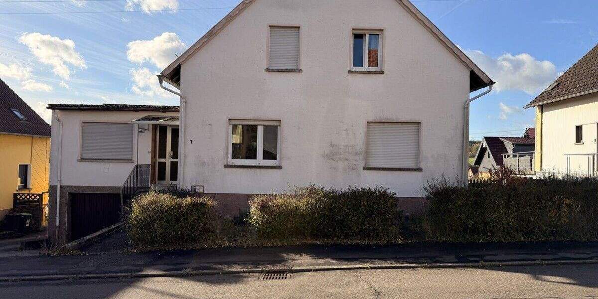 Freistehendes Ein- bis Zweifamilienhaus mit Garten und Garage 5 zimmer