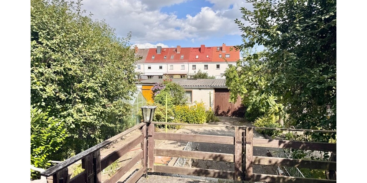 HORN IMMOBILIEN ++ Neubrandenburg Vogelviertel, Haus mit Grundstück, Terrasse und 3 Garagen - Reihenendhaus Neubrandenburg Datzeberg | Angebot:26974618