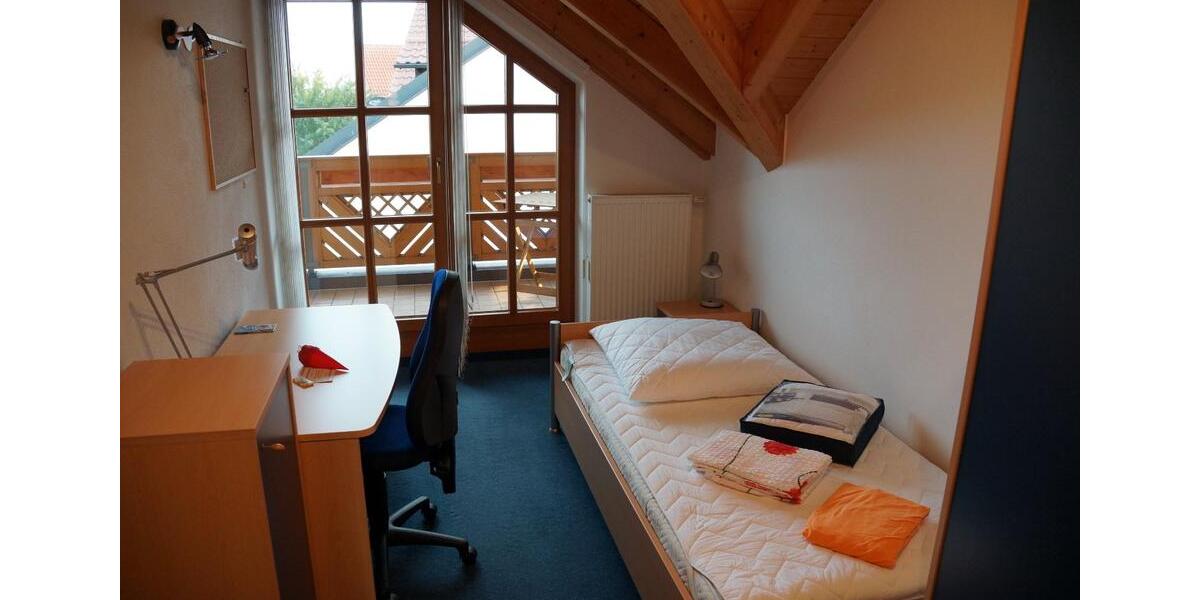 1-Zimmer in WG in FriedbergAugsburg nur an Referendar-in 4.5 zimmer