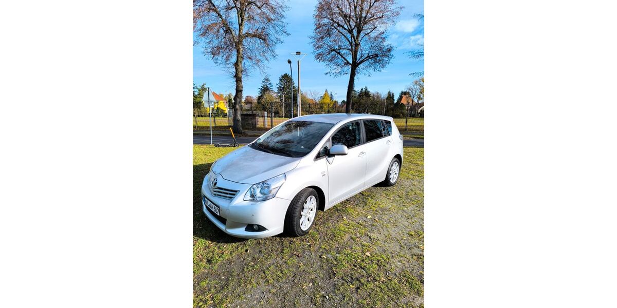 Toyota Verso 154.000 km 5.900 &euro; Falkensee 14612