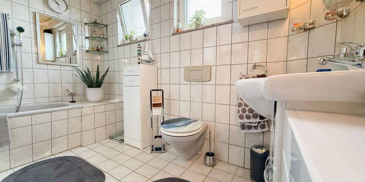 Mehrfamilienhaus, Wohnhaus Hennef (Sieg) Hennef - 6 Zimmer, 170 m&sup2;, 375.000&euro; | Angebot:26657322