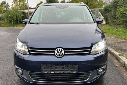 VW Touran 121.505 km 8.499 &euro; Düsseldorf 40231