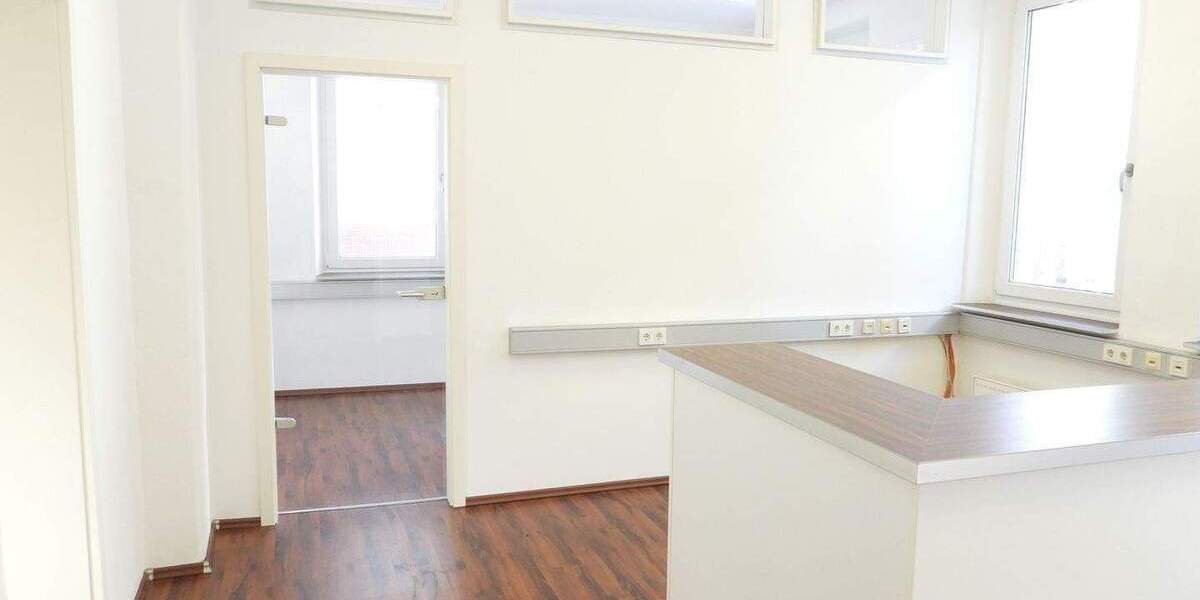 Gewerbeobjekt Nürnberg St Peter - 4 Zimmer, 128 m&sup2;, 890&euro; | Angebot:26843714