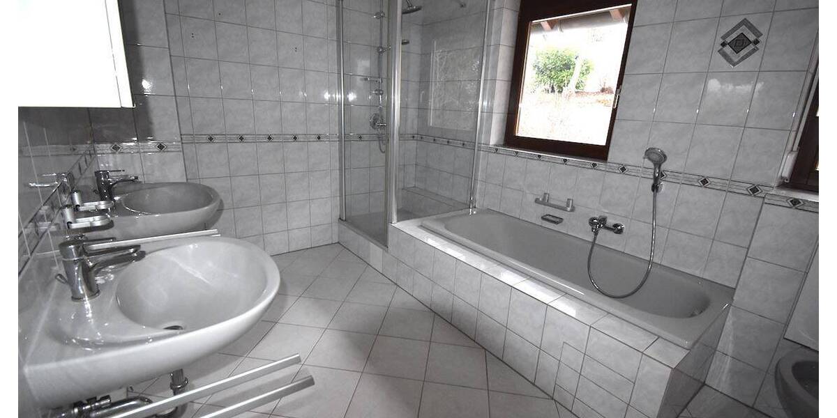 Mehrfamilienhaus, Wohnhaus Laufenburg (Baden) Grunholz - 6 Zimmer, 155 m&sup2;, 595.000&euro; | Angebot:25983379