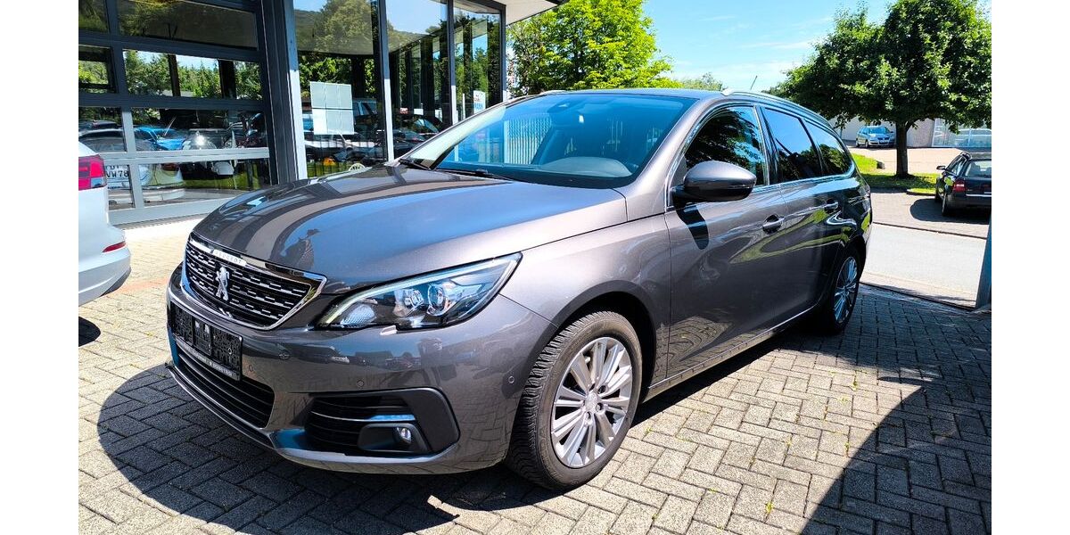 Peugeot 308 96.000 km 11.900 &euro; Lügde 32676